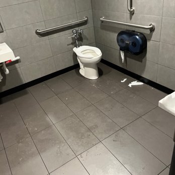 McDonald's - Toilet in mens bathroom - Fast Food Near Me - Quincy, Florida McDonald's - Toilet in mens bathroom - Fast Food Near Me - Quincy, Florida