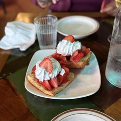 Outlaw Oyster - Strawberry shortcake