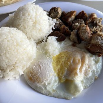 Pancakes & Waffles - Vinha D'alhos with over medium egg and rice - Breakfast & Brunch Near Me - Honolulu, Hawaii Pancakes & Waffles - Vinha D'alhos with over medium egg and rice - Breakfast & Brunch Near Me - Honolulu, Hawaii