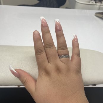Redondo 7 Nails - Missing nail - Nail Salons Near Me - Long Beach, California
