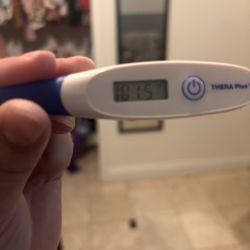Bakersfield Memorial Hospital - Left with a 101.5 as she put my temperature for 36.6f when i asked her to check me because i was feeling hot again