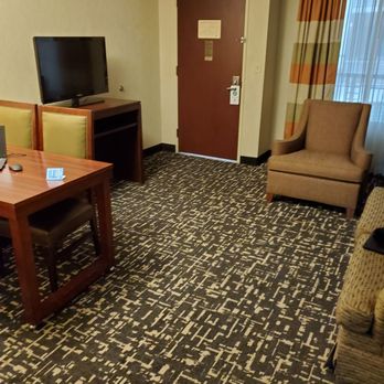 Embassy Suites by Hilton Parsippany - Sitting area - Hotels Near Me - Parsippany, New Jersey Embassy Suites by Hilton Parsippany - Sitting area - Hotels Near Me - Parsippany, New Jersey
