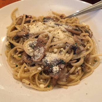 Rocco's Plum Tomato - Linguine with Wild Mushrooms in Cream Sauce - Pizza Near Me - Etobicoke, Ontario Rocco's Plum Tomato - Linguine with Wild Mushrooms in Cream Sauce - Pizza Near Me - Etobicoke, Ontario