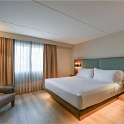 Hilton Winnipeg Airport Suites - Guest room
