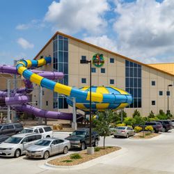 Parrot Cove Indoor Water Park