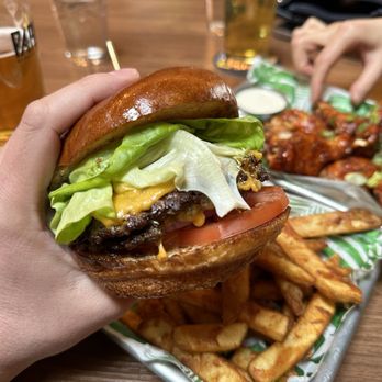 Parlay 6 Brewing - Par Double Smash Burger - Brewpubs Near Me - Reno, Nevada