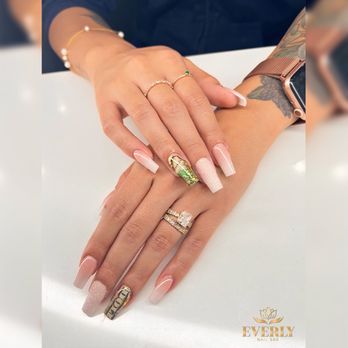 Everly Nail Bar - Nail Salons Near Me - Kyle, Texas