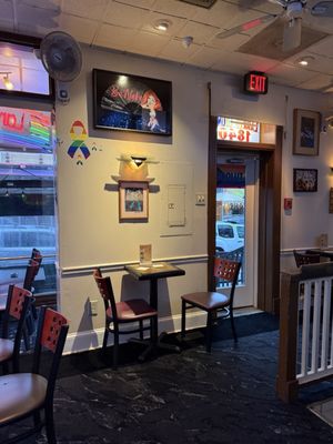 Larry's Lounge by null