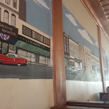 Tom's Diner - Diners Near Me - Lockport, New York