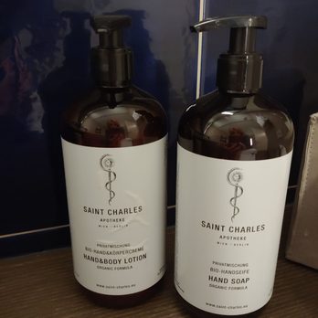 Hotel Stein - Some toiletries on bathroom counter. There is shampoo, conditioner and shower gel in shower. - Hotels Near Me - Salzburg, 5