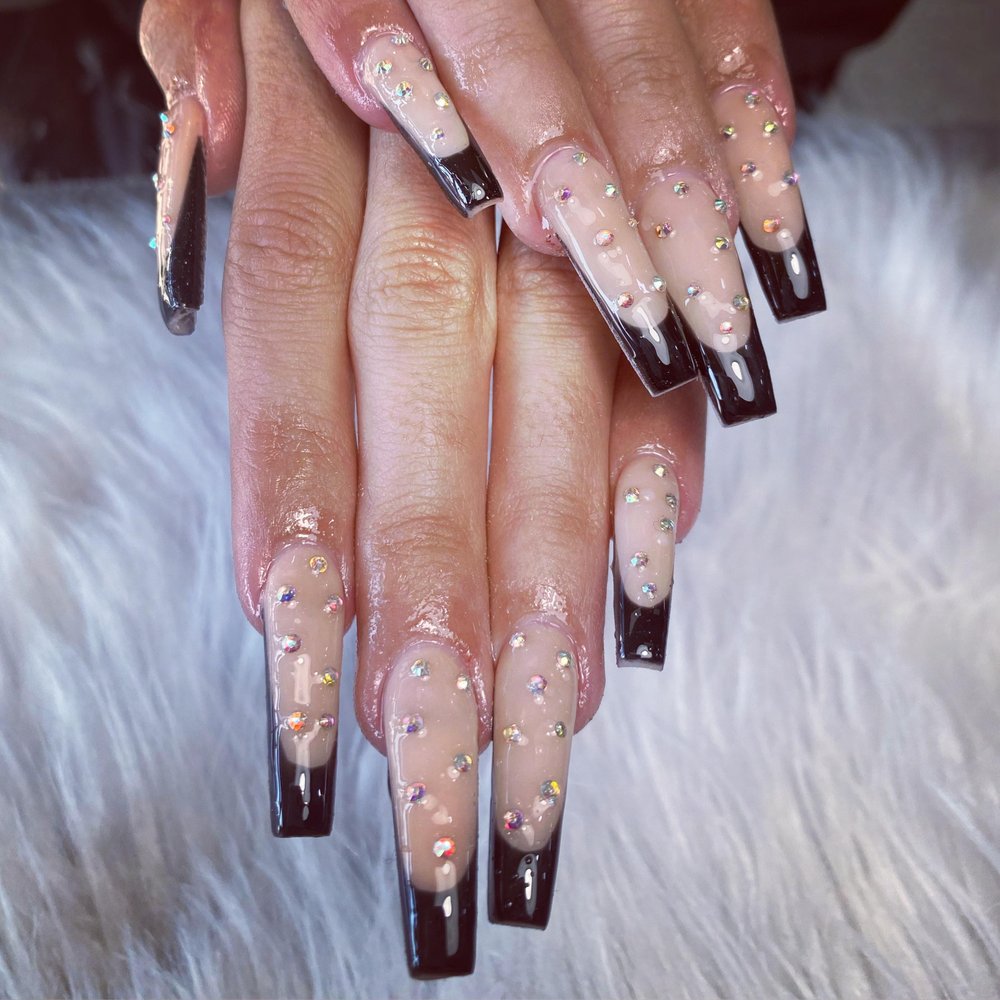 Oasis Nail and Spa Logo
