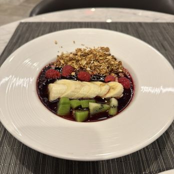 United Polaris - Açaí bowl - Airport Lounges Near Me - Los Angeles, California United Polaris - Açaí bowl - Airport Lounges Near Me - Los Angeles, California