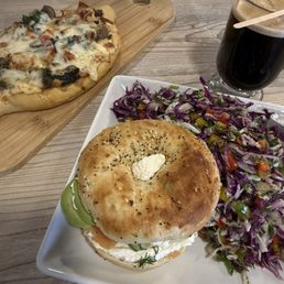 Lox bagel and house salad