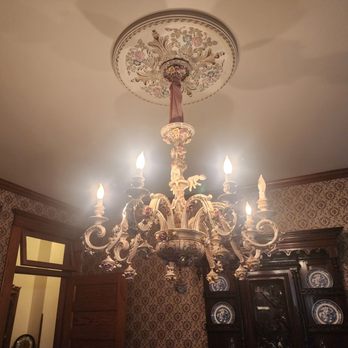 The Conner House Bed and Breakfast - Amazing detailed chandelier - Bed & Breakfast Near Me - Prairie Du Rocher, Illinois The Conner House Bed and Breakfast - Amazing detailed chandelier - Bed & Breakfast Near Me - Prairie Du Rocher, Illinois