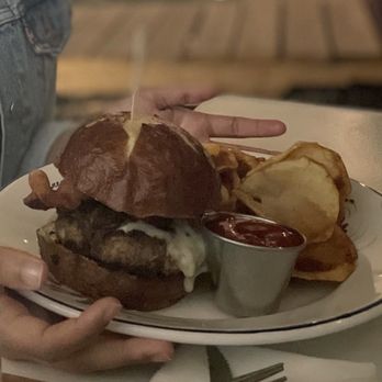 Cremini's - Aperitivo & Kitchen - Elena's Burger - Italian Near Me - Brooklyn, New York