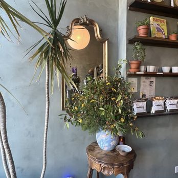 Del Sur Bakery & Cafe - Filipino Near Me - Chicago, Illinois