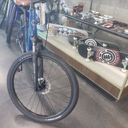 Jeff's Bike Shop - Bones dealer