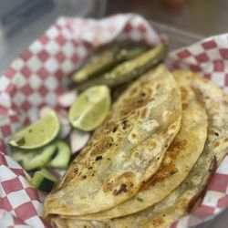 Taqueria Mexico Lindo y Querido - Quesadilla