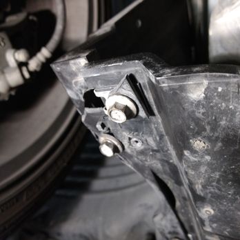 Prestige Bodyworks - Broken undertray. Why wasn't this quoted/replaced? It's not like insurance wasn't going to pay for it. These guys sure love their shortcuts - Body Shops Near Me - Oxnard, California
