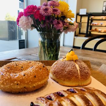 Paris Baguette - Blueberry Cream Cheese Pastry Mango & Cream Brioche Curry Croquette - Bakeries Near Me - Sunnyvale, California Paris Baguette - Blueberry Cream Cheese Pastry Mango & Cream Brioche Curry Croquette - Bakeries Near Me - Sunnyvale, California