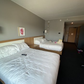 Kimpton Everly Hotel - The beds - Venues & Event Spaces Near Me - Los Angeles, California