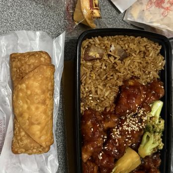 New Moon - Egg roll and Chinese chicken - Chinese Near Me - New York, New York New Moon - Egg roll and Chinese chicken - Chinese Near Me - New York, New York