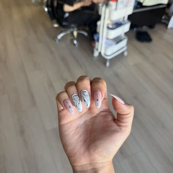 MOI Nails By Spring - Nail Salons Near Me - Los Angeles, California MOI Nails By Spring - Nail Salons Near Me - Los Angeles, California