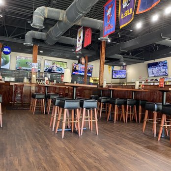 Jefferson's - a sports bar with bar stools and televisions - New American Near Me - Hoover, Alabama