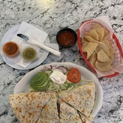 Mariscos El Puerto Escondido - San Bernardino - Carne Asada Quesadilla