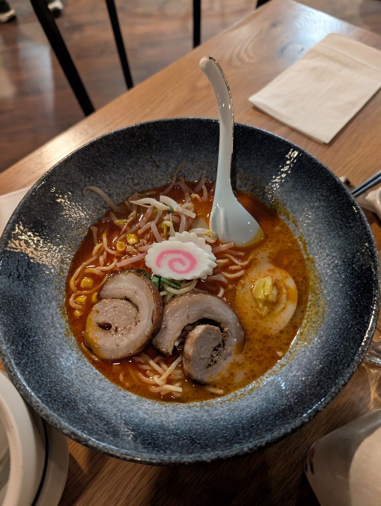 Lily Sushi & Ramen Logo