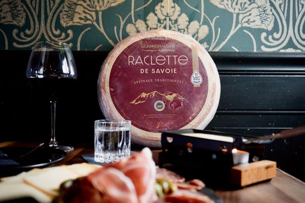 The Authentique Wine Bar & Crêperie by null