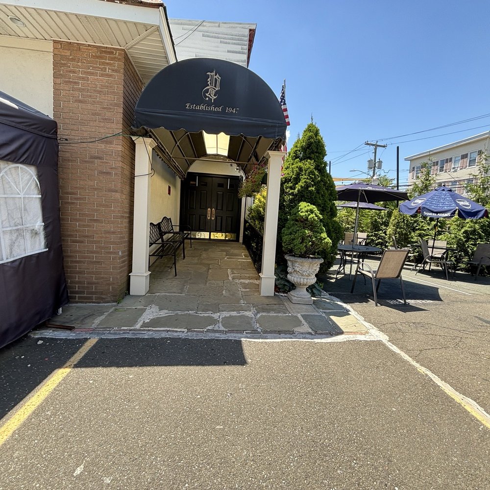 Pellicci's - Italian Near Me - Stamford, Connecticut