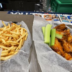 Astoria Grill & Bar - Fries & Mango habanero Wings