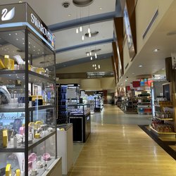 Blue Water Bridge Tax and Duty Free Shop - Store