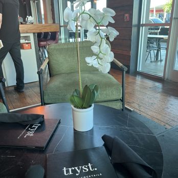 Tryst Kitchen + Cocktails - Beautiful decor. - Cajun/Creole Near Me - San Antonio, Texas Tryst Kitchen + Cocktails - Beautiful decor. - Cajun/Creole Near Me - San Antonio, Texas