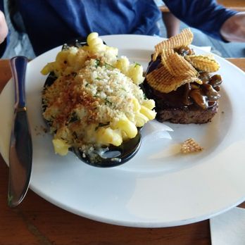 Jasper Brewing Company - Meatloaf and Mac n cheese - Burgers Near Me - Jasper, Alberta Jasper Brewing Company - Meatloaf and Mac n cheese - Burgers Near Me - Jasper, Alberta