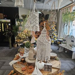 Gennarelli's Flower Shop - Lamps