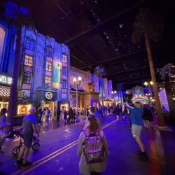 Walt Disney Studios - Interior of the World Premiere building