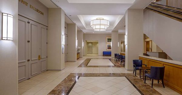 DoubleTree by Hilton Hotel Houston - Greenway Plaza by null