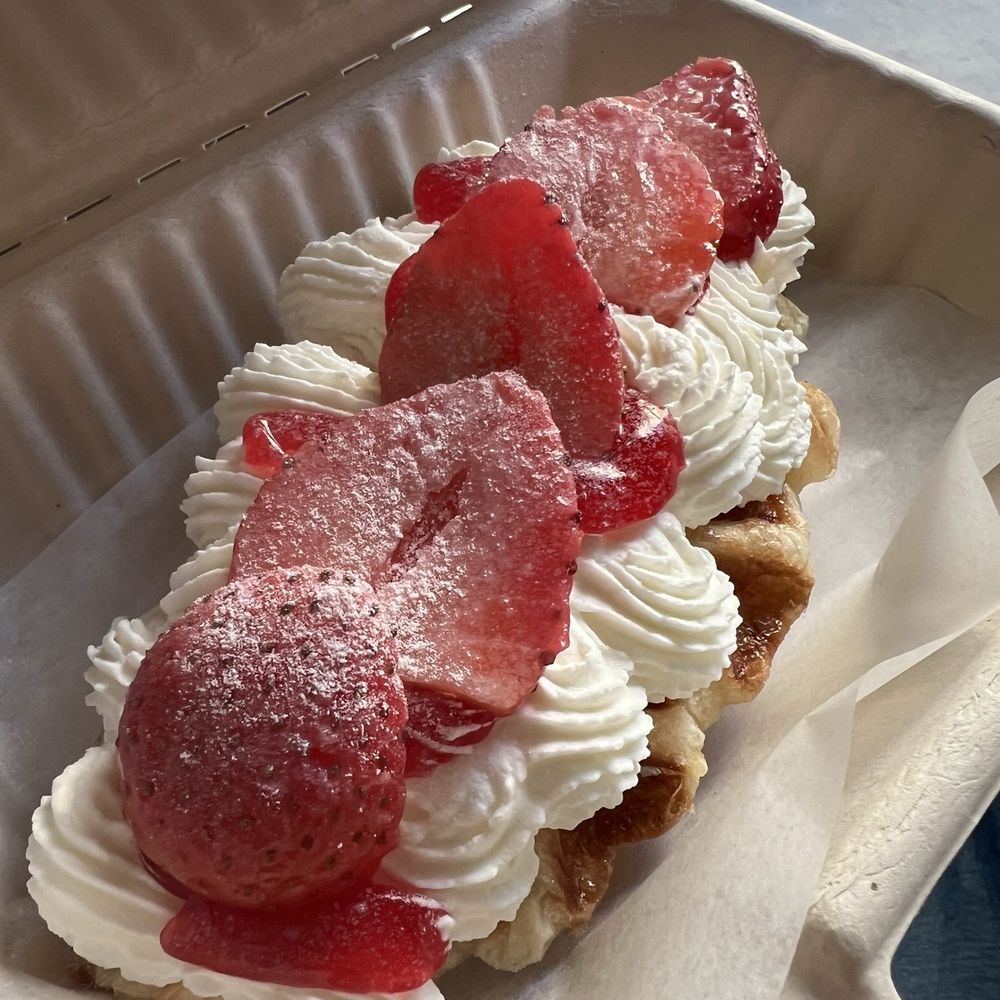 Don Melt - Strawberry croffle - Coffee & Tea Near Me - Buena Park, California