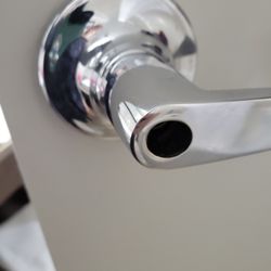 Country Inn & Suites by Radisson, Lake Norman Huntersville, NC - No lock for bathroom