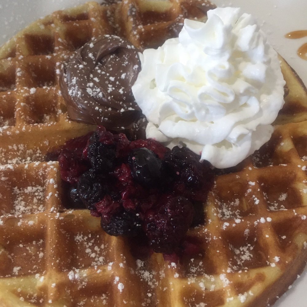 Le Coffee Shop - Belgian waffle with Nutella and berries. Nice and crispy. Batter is a little bland so make sure to drizzle the syrup on top. - Breakfast & Brunch Near Me - Temecula, California