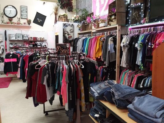 Yard Birds Mall & Storage by null