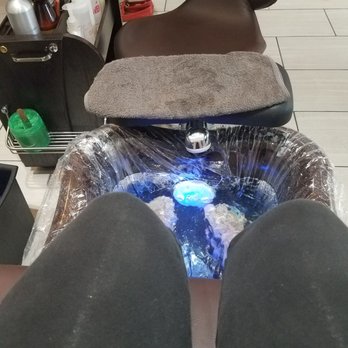 Lily's Nails and Spa - Use of a liner. Love! - Nail Salons Near Me - Park Ridge, Illinois