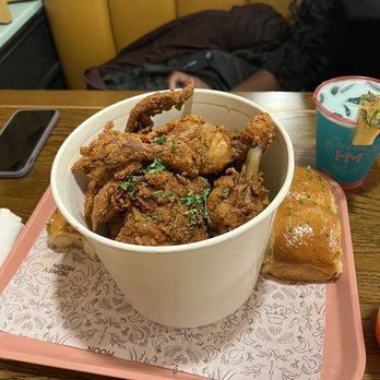 Honeymoon Chicken - Honeymoon Chicken Bucket 8pc (Whole Chicken) - Chicken Shop Near Me - Washington, DC, District of Columbia
