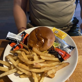 Applebee's Grill + Bar - Burger and fries - Sports Bars Near Me - Clarksville, Tennessee
