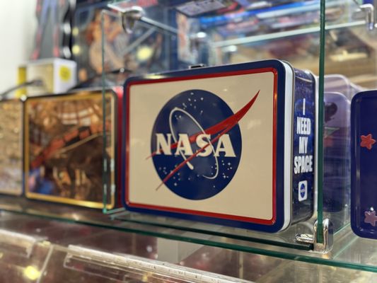 Lloyd's of Avalon by null