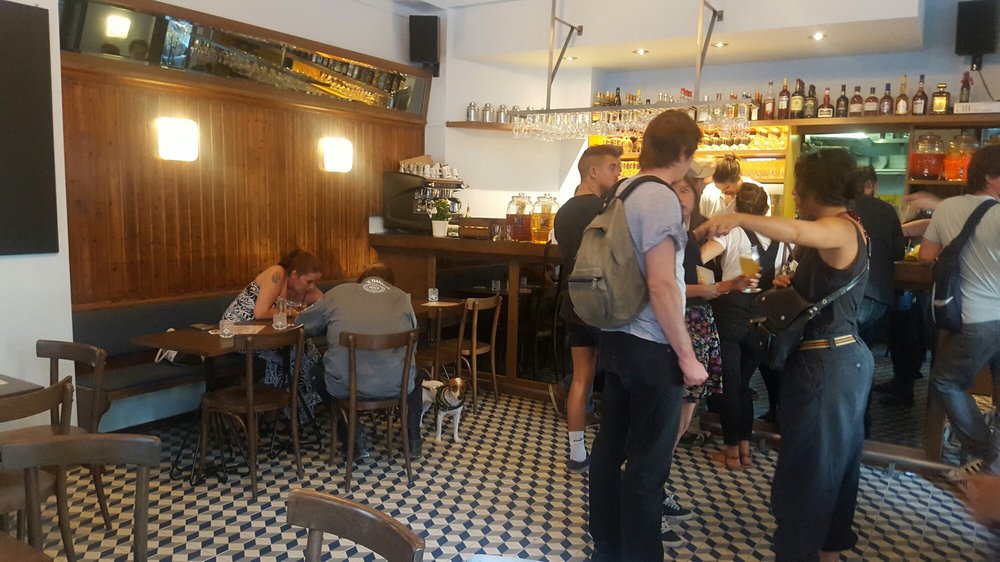 CAFÉ LA BICHE Place Maurice van Meenen 1, SaintGilles, Région de