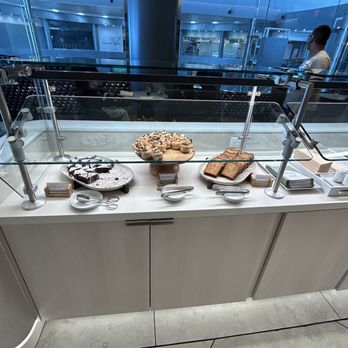 Capital One Lounge - Dessert! - Airport Lounges Near Me - Las Vegas, Nevada Capital One Lounge - Dessert! - Airport Lounges Near Me - Las Vegas, Nevada