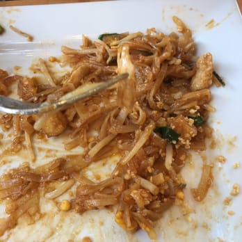 Jatujak - Pad thai so soggy and way too sweet - Thai Near Me - Toronto, Ontario Jatujak - Pad thai so soggy and way too sweet - Thai Near Me - Toronto, Ontario